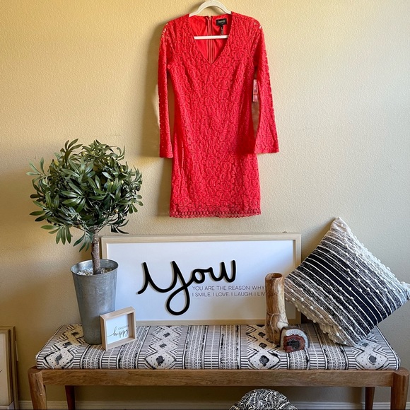 Laundry by Shelli Segal NWT Red Lace Crochet Bell Sleeve Dress in Hibiscus - Picture 4 of 13